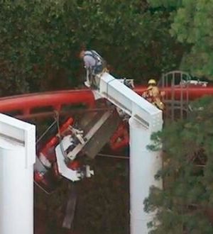 MukerjiLaw 4 PEOPLE INJURED WHEN A ROLLER COASTER DERAILED 300x330